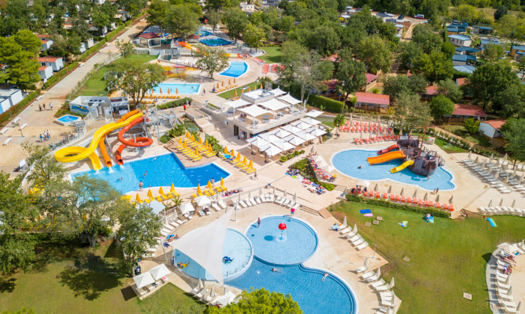 Overview waterpark van camping lanterna premium